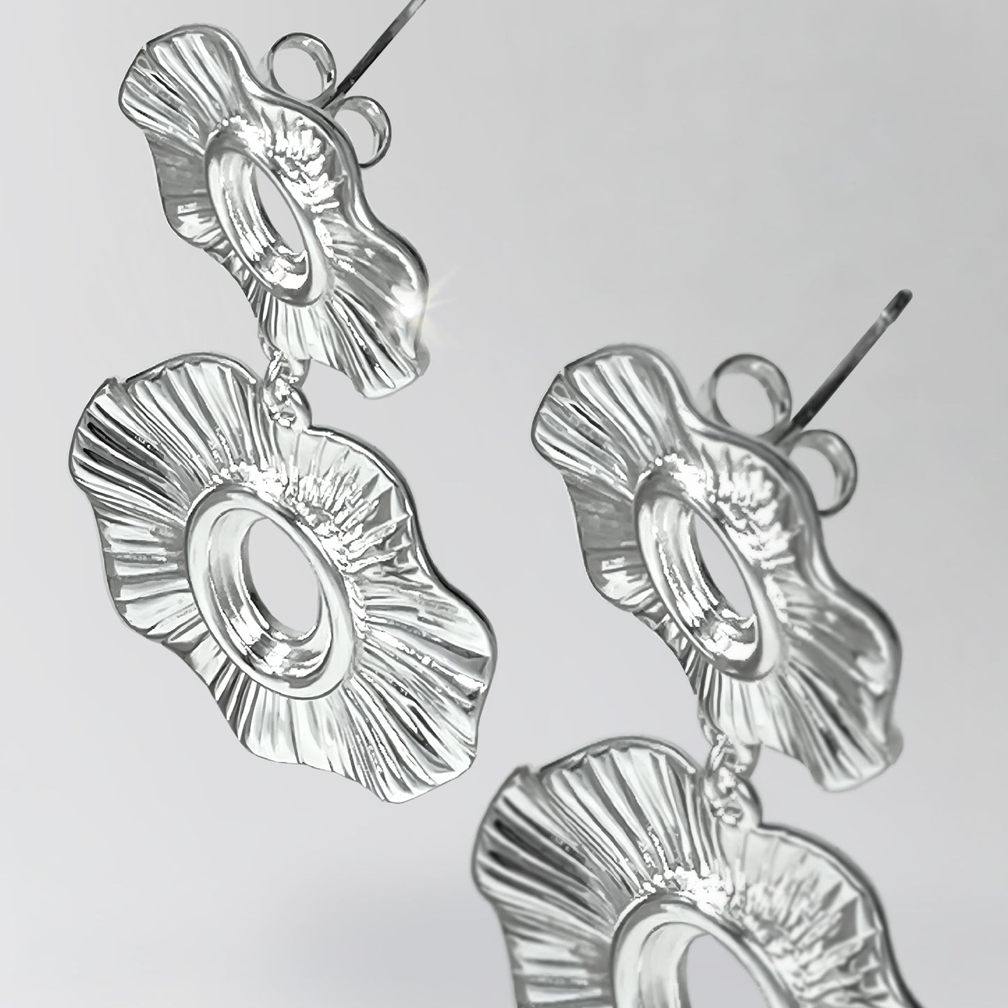 Aretes Esferas Plateadas  Repujada